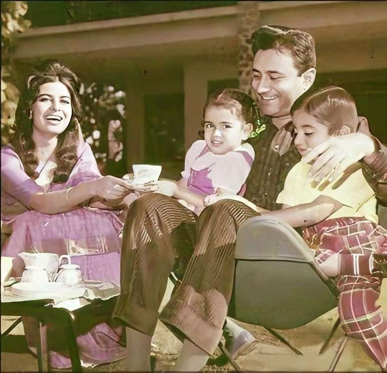 devanand-family-12592695737884363281.jpg