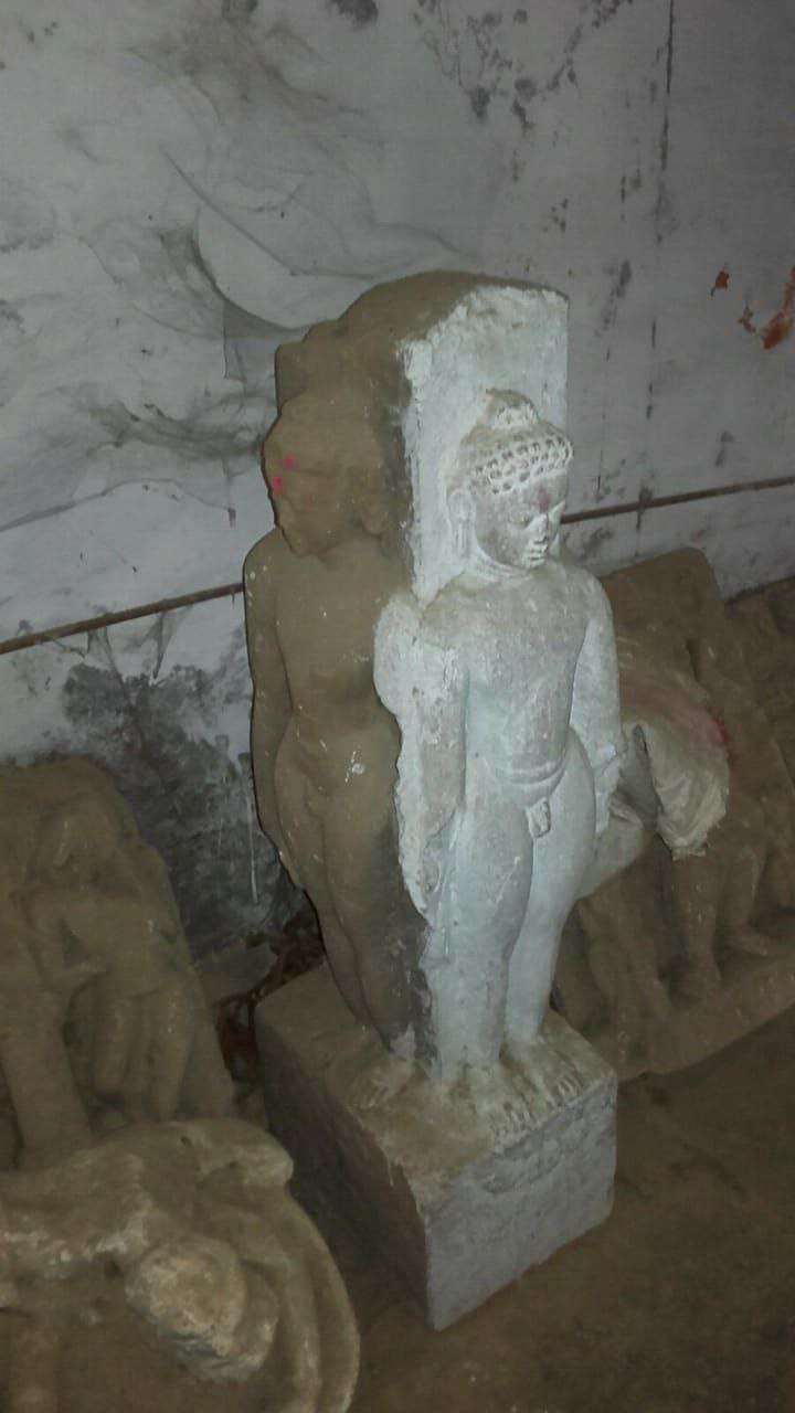 अशोकनगर के तुमैन गांव में इस कदर हो रही है प्रतिमाओं और धरोहर की बेकद्री।