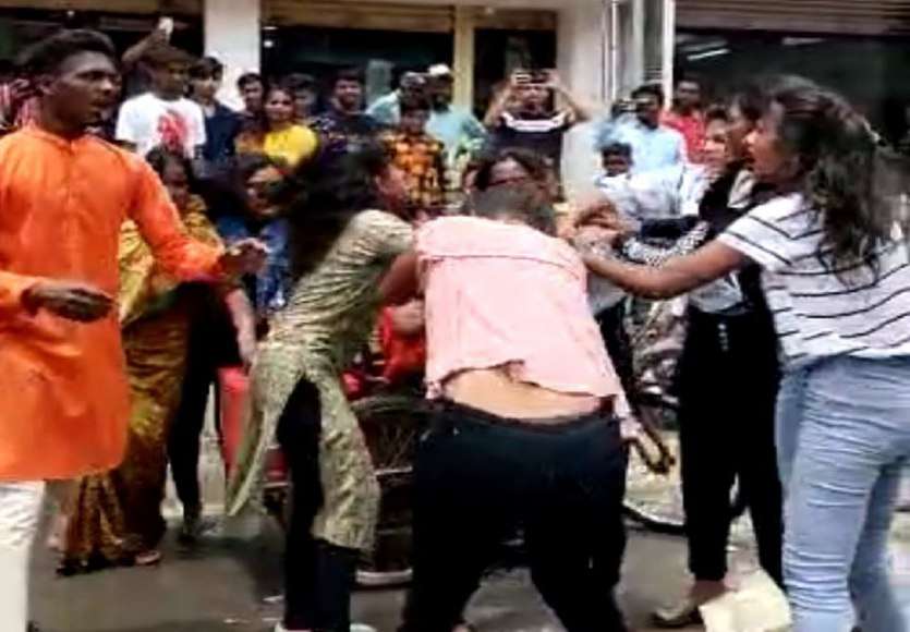 Girls fightning video viral