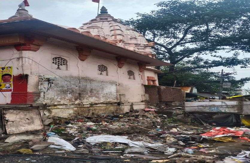 Indore News : हटी गुमटियां, दिखने लगा छोटा गणपति मंदिर
