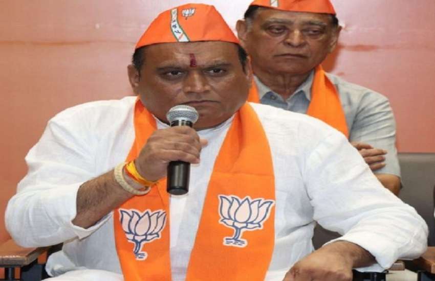 Gujarat: इस्तीफा देने के दूसरे दिन भाजपा में शामिल हुए पूर्व विधायक रिबडिय़ा