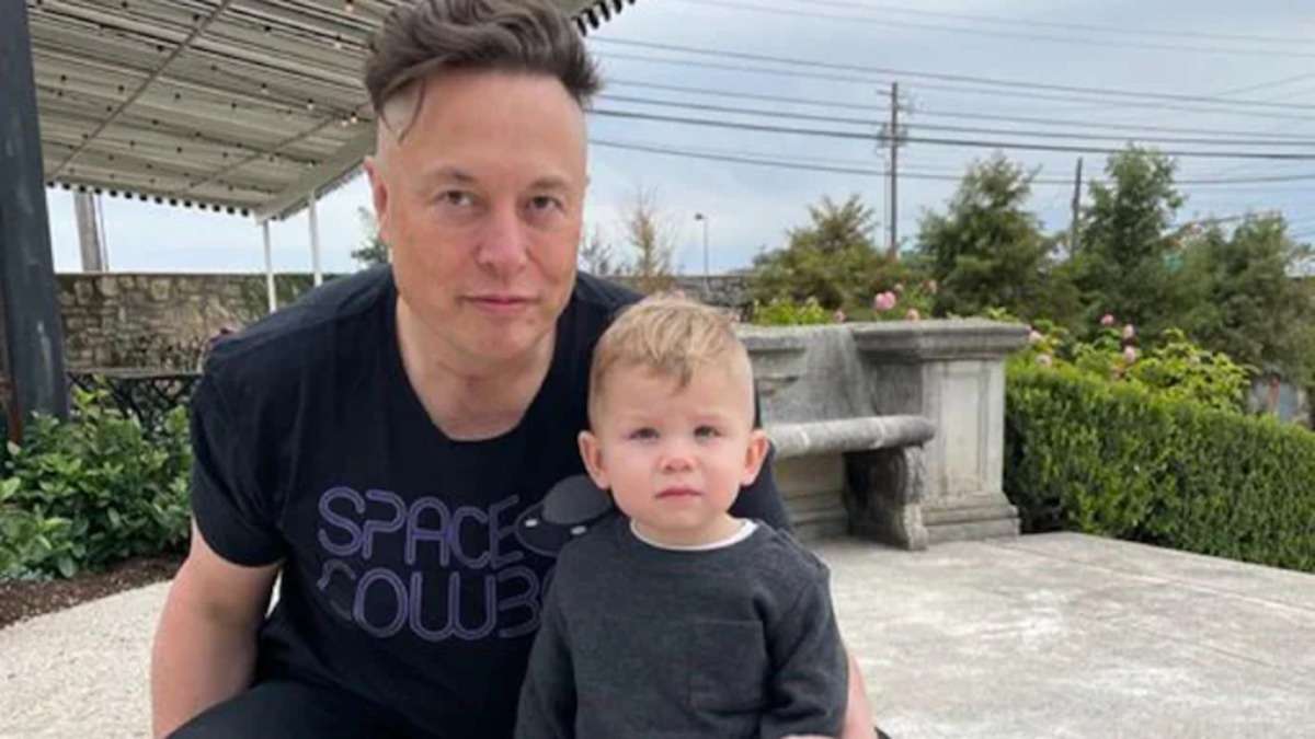 elon_musk_is_seen_with_his_son_x_ae_a-xii.jpg