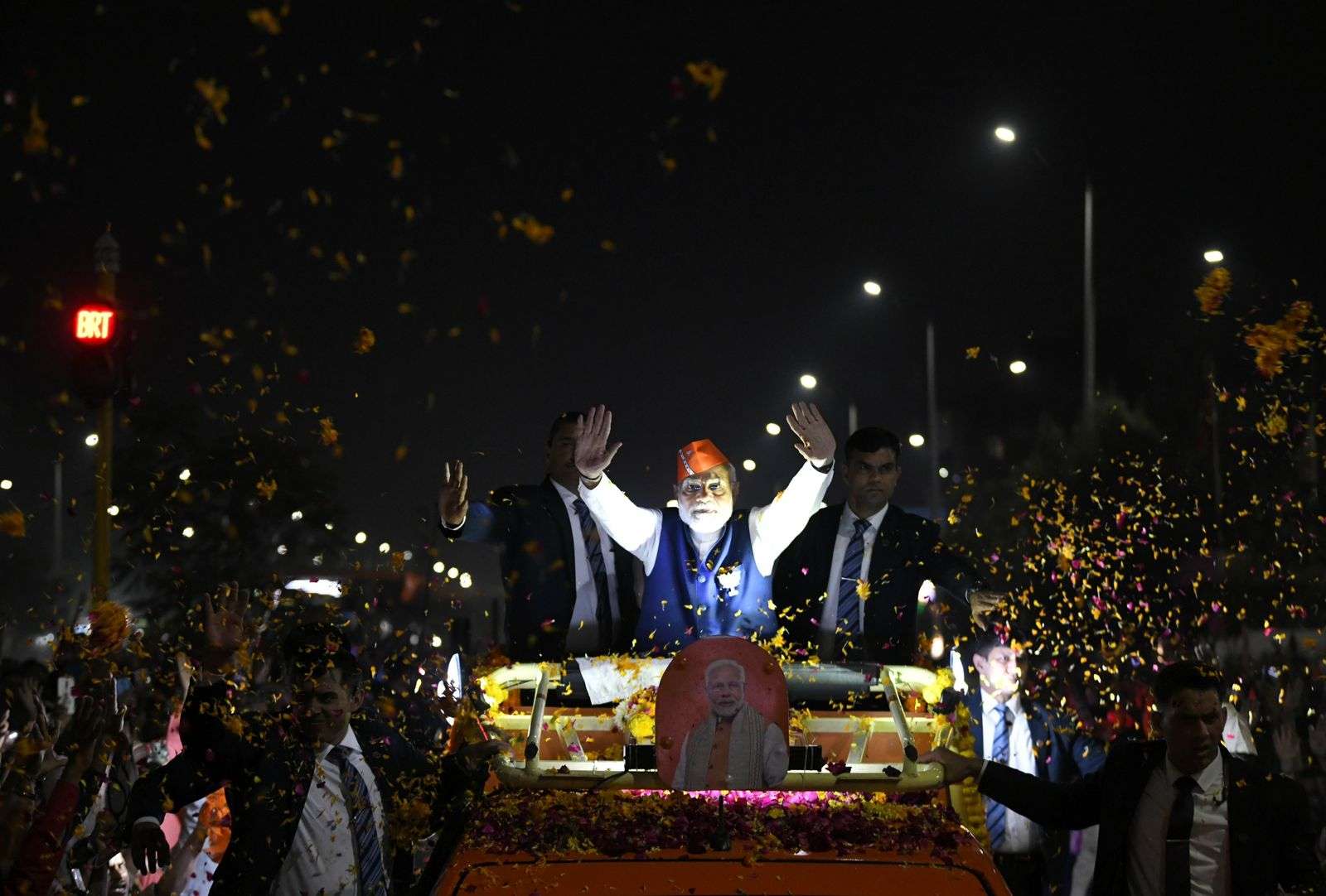 Gujarat election 2022: पीएम मोदी ने अहमदाबाद में किया 49 किलोमीटर लंबा रोड शो