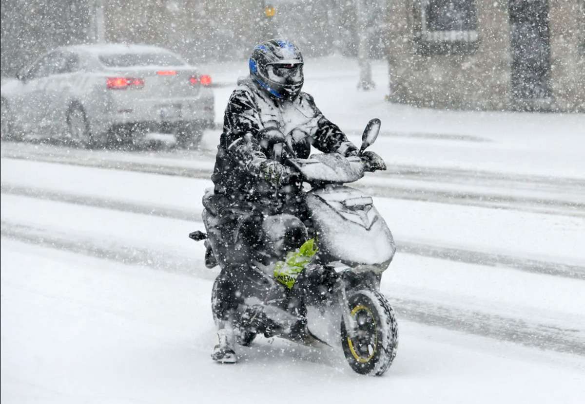 scooter_ride_in_winter.jpg
