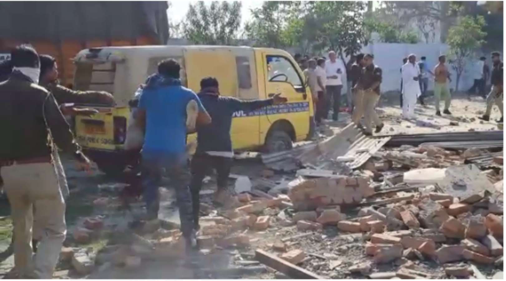मेरठ में कोल्ड स्टोरेज धमाका हादसे में मरने वालों की संख्या 6 पहुंची, एनडीआरएफ की टीम मौके पर