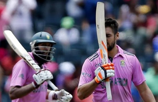 AB De Villiers stuns world cricket , fatest fifty,