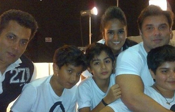 Childhood pics of salman khan 