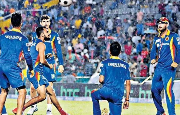 virat kohli rain dance during ipl match 