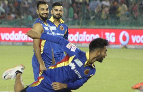 virat kohli rain dance during ipl match 