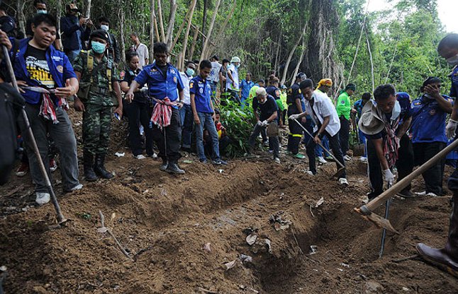 Mass graves found in Malaysian