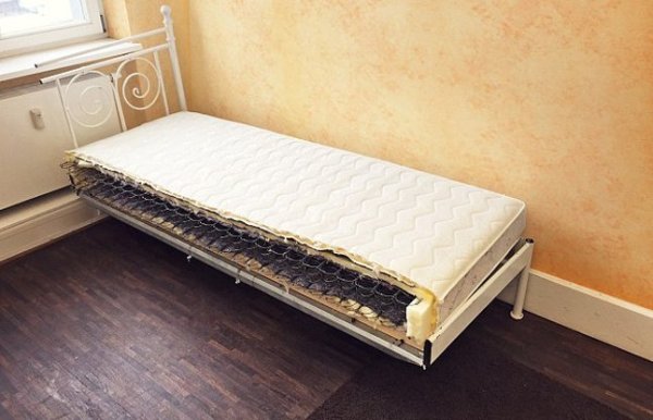 boyfriend breaks everything into two pieces after 