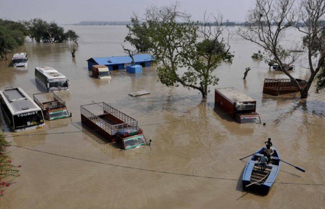  2013 flood in uttrakhand video 