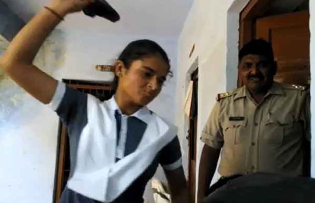 girl beat youth in pilibhit