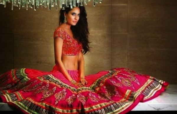 lisa haydon in housefull 3 