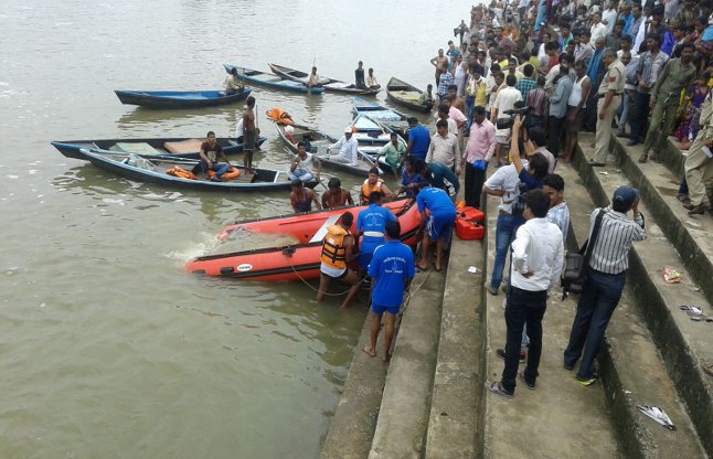 one man missing in kharun river by boat overturns 