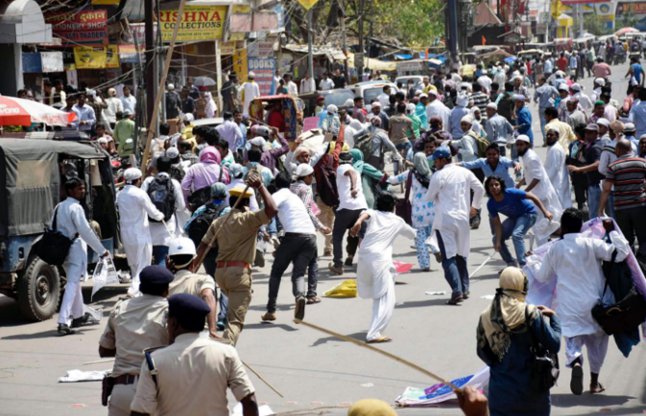 Police Lathicharge in patna
