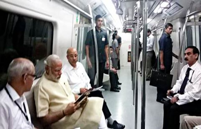 PM modi in metro train selfie