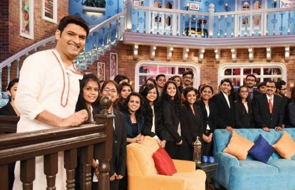 Aishwarya rai with kapil sharma on the sets of com