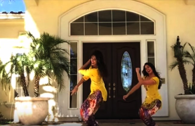  hulle hullare dancing video of 2 girls 