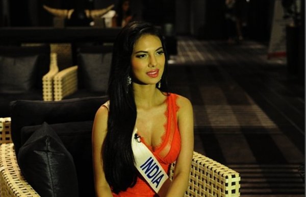 Big boss 9 contestant Rochelle maria Rao hot photo