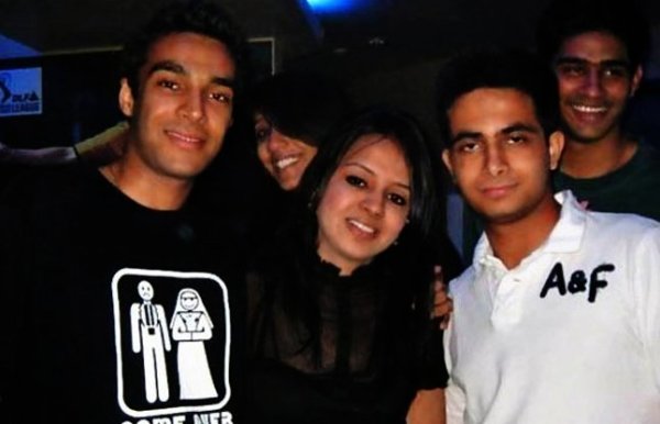 sakshi dhoni before marriage party photos 