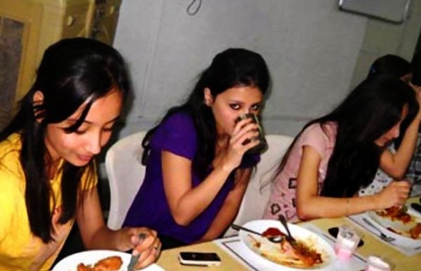 sakshi dhoni before marriage party photos 