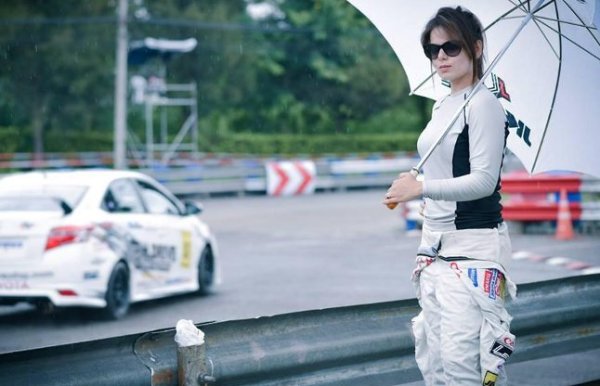 indias first and only woman superbike racer Alisha