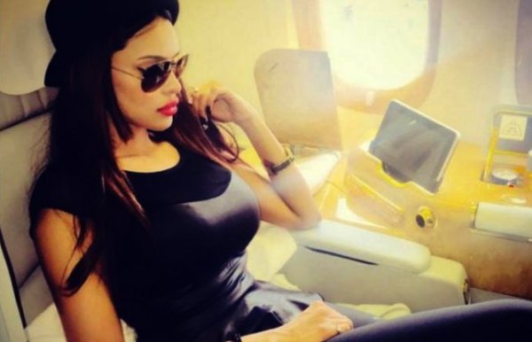  Now 2 more hot models will enter in bigg boss hou