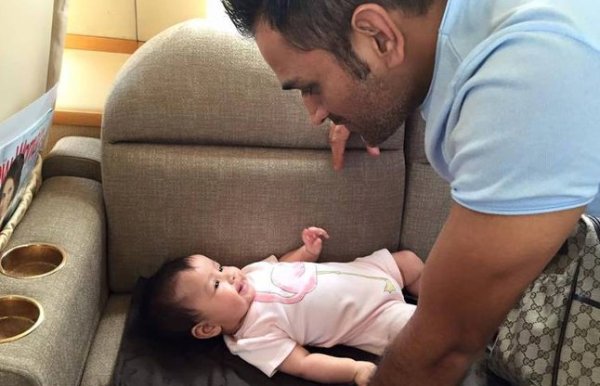 dhoni -sakshi share new photos of daughter jeeva, 