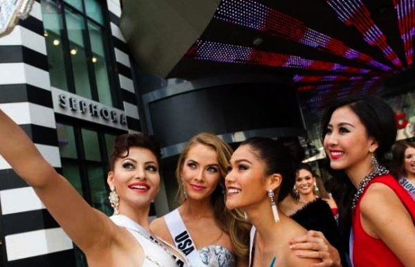  indian beauty urvashi rautela out of miss univers