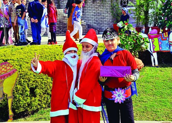 santa claus and school kids