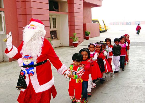 santa claus and school kids