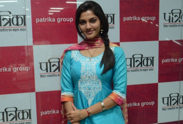 sonali nikam aadhe-adhore