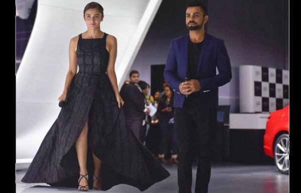 Alia Bhatt wardrobe malfunction at Auto Expo 2016