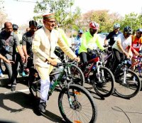 shivraj singh chouhan on bicycle