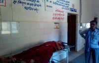 Hospital without electricity: the Woman being in p