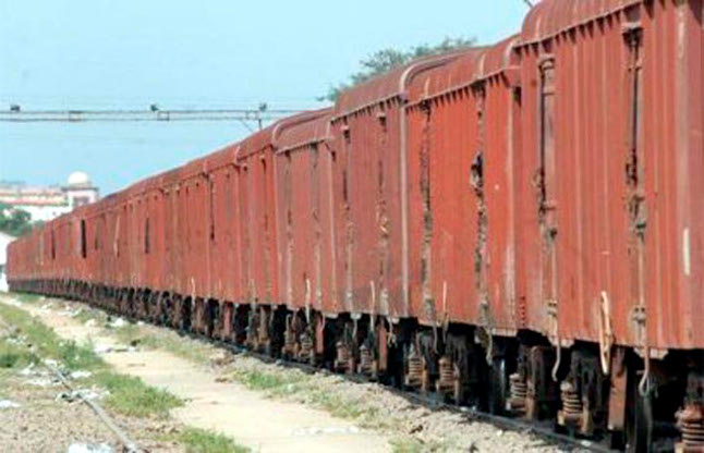 Howrah-Mumbai route stalled freight locomotive fai