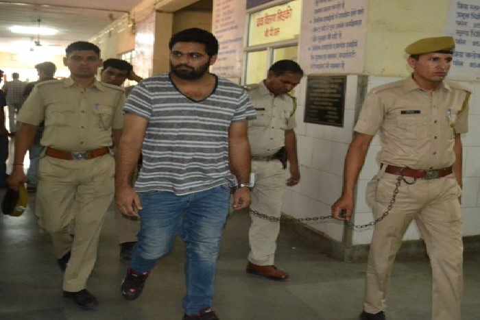 smugler Bholu with police in Sriganganagar