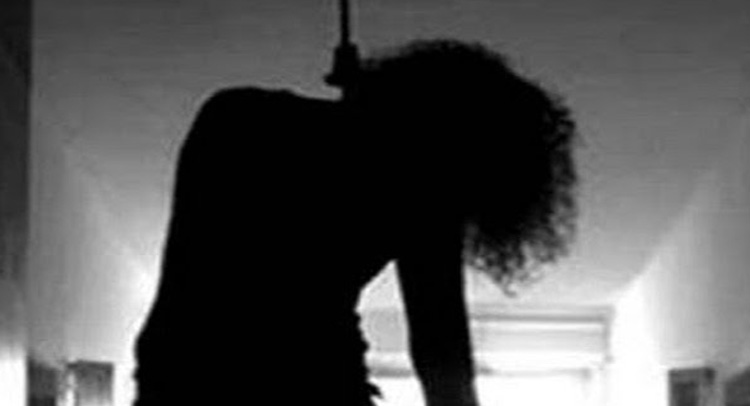 Mahila Ne Ki Atmahtya