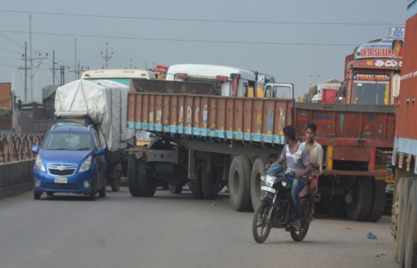 Parking of trucks blocked the road