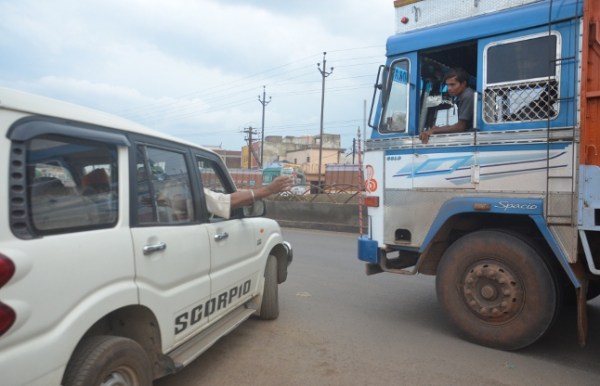 Parking of trucks blocked the road