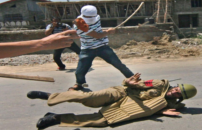 Kasmir Protesters Beat Police Officer