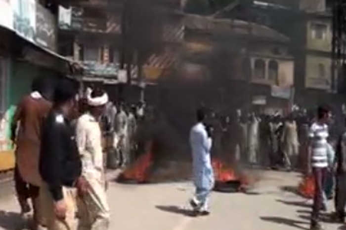 PAK के कब्जे वाले कश्मीर में शरीफ के खिलाफ ‘विद्रोह’, सड़कों पर उतरे लोग, मीडिया
रिपोर्टिंग बैन