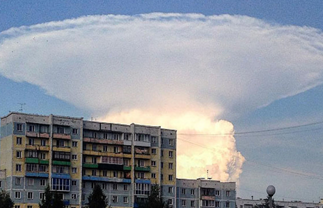 giant mushroom cloud