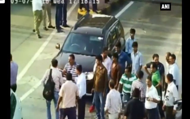fight at toll plaza