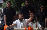 rahul gandhi grand welcome in allahabad