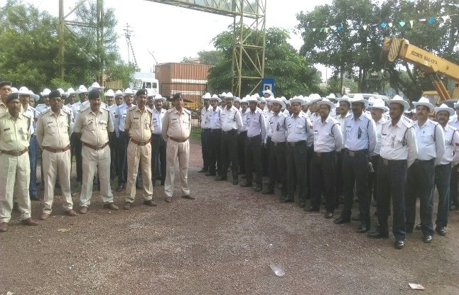 Traffic police descended on Gandhigiri , auto serv