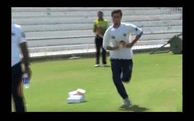 Yasir Jan Pakistani bowler