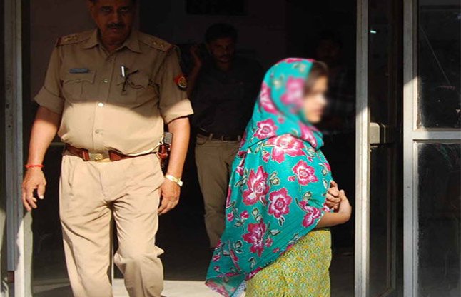 Agra girl molested at college gate