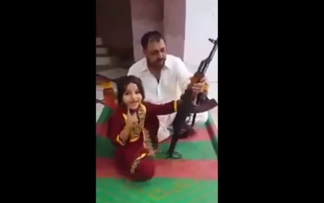 Pakistani girl Ak 47 Video